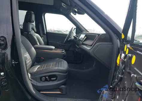 2025 Rivian R1T Ascend Tri Motor Max Pack/Premium Tri Motor Max Pack z USA, uszkodzony, nr VIN 7FCTGCAP0SN040102